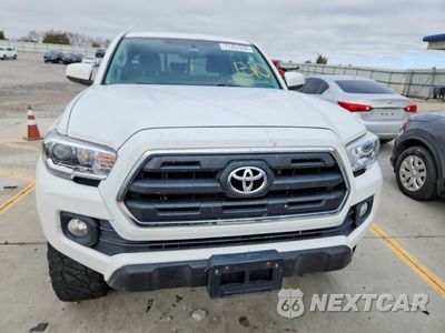 Piąte zdjęcie samochodu w środku: 2017 TOYOTA TACOMA SR5 V6 VIN:3TMCZ5AN1HM054605 - miniatura