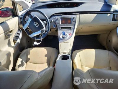 Zdjęcie 8 z 12 samochodu: 2012 TOYOTA PRIUS FOUR VIN:JTDKN3DU9C1509611 - miniatura