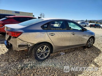 Trzecie zdjęcie samochodu z tyłu: 2023 KIA FORTE LXS VIN:3KPF24AD7PE629723 - miniatura