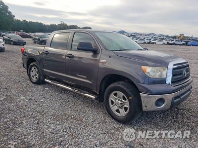 Czwarte zdjęcie samochodu z boku: 2012 TOYOTA TUNDRA CREWMAX SR5 VIN:5TFEY5F16CX122529 - miniatura