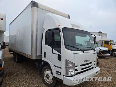 Czwarte zdjęcie samochodu z boku: 2021 ISUZU NPR HD BOX TRUCK VIN:54DC4W1D6MS206970 - miniatura