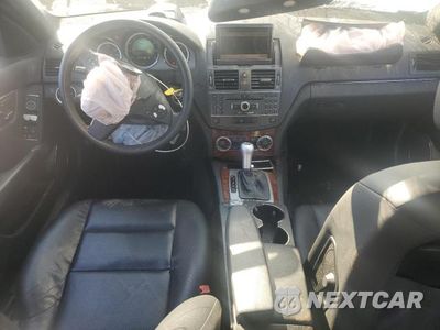 Zdjęcie 8 z 12 samochodu: 2011 MERCEDES-BENZ C 300 VIN:WDDGF5EB3BF629097 - miniatura