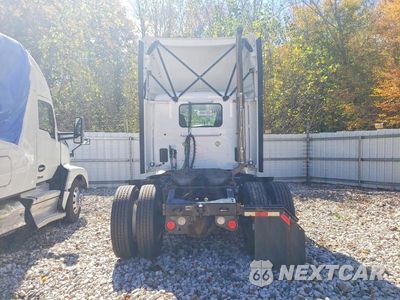 Zdjęcie 6 z 13 samochodu: 2020 PETERBILT 579 SEMI TRUCK VIN:1XPBA48X7LD685558 - miniatura