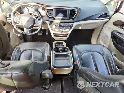 Zdjęcie 8 z 13 samochodu: 2019 CHRYSLER PACIFICA TOURING L VIN:2C4RC1BG1KR627815 - miniatura