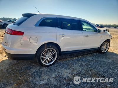 Trzecie zdjęcie samochodu z tyłu: 2019 LINCOLN MKT VIN:2LMHJ5ATXKBL00166 - miniatura
