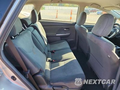 Zdjęcie 10 z 12 samochodu: 2013 TOYOTA PRIUS V TWO VIN:JTDZN3EU5D3274448 - miniatura