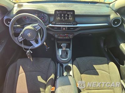 Zdjęcie 8 z 13 samochodu: 2019 KIA FORTE LXS VIN:3KPF24AD9KE137414 - miniatura