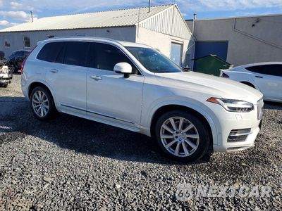 Czwarte zdjęcie samochodu z boku: 2017 VOLVO XC90 T6 VIN:YV4A22PL2H1164833 - miniatura