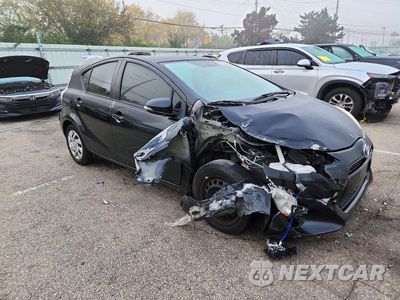 Czwarte zdjęcie samochodu z boku: 2015 TOYOTA PRIUS C THREE VIN:JTDKDTB39F1576419 - miniatura