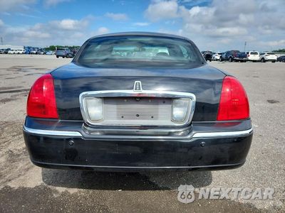 Zdjęcie 6 z 12 samochodu: 2004 LINCOLN TOWN CAR EXECUTIVE VIN:1LNHM81W44Y645195 - miniatura