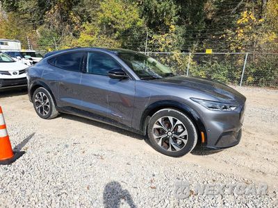 Czwarte zdjęcie samochodu z boku: 2023 FORD MUSTANG MACH-E PREMIUM VIN:3FMTK3SU2PMA65217 - miniatura