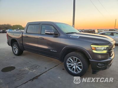 Czwarte zdjęcie samochodu z boku: 2021 RAM 1500 LARAMIE VIN:1C6SRFJT1MN806424 - miniatura
