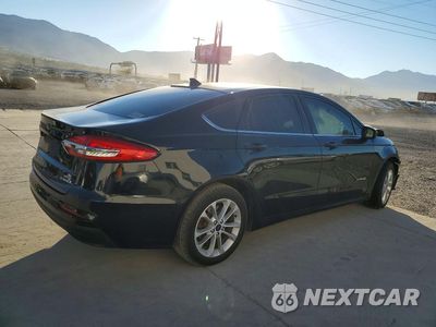 Trzecie zdjęcie samochodu z tyłu: 2019 FORD FUSION SE VIN:3FA6P0LU8KR105754 - miniatura