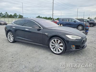 Czwarte zdjęcie samochodu z boku: 2013 TESLA MODEL S VIN:5YJSA1CN1DFP26038 - miniatura