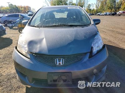 Piąte zdjęcie samochodu w środku: 2011 HONDA FIT SPORT VIN:JHMGE8G51BC011430 - miniatura