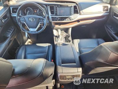 Zdjęcie 8 z 13 samochodu: 2018 TOYOTA HIGHLANDER HYBRID XLE VIN:5TDJGRFH6JS047646 - miniatura