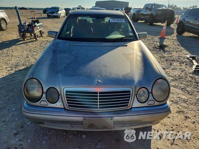 Piąte zdjęcie samochodu w środku: 1998 MERCEDES-BENZ E 430 VIN:WDBJF70F2WA631527 - miniatura