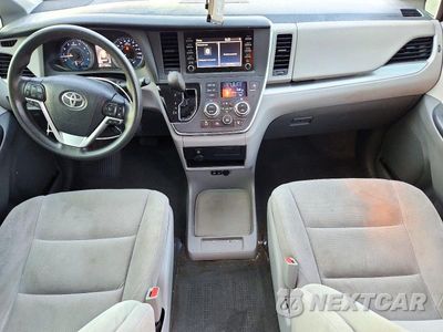 Zdjęcie 8 z 13 samochodu: 2018 TOYOTA SIENNA L VIN:5TDZZ3DC2JS921718 - miniatura