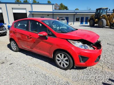 Czwarte zdjęcie samochodu z boku: 2013 FORD FIESTA SE VIN:3FADP4EJ3DM107560 - miniatura