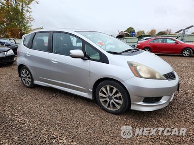 Czwarte zdjęcie samochodu z boku: 2013 HONDA FIT SPORT VIN:JHMGE8H54DC029809 - miniatura