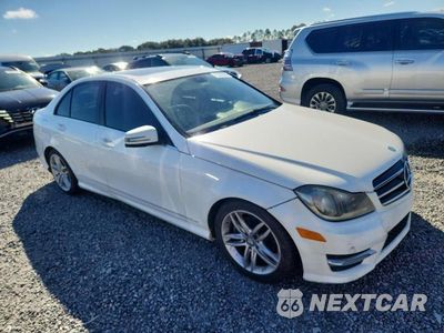Czwarte zdjęcie samochodu z boku: 2014 MERCEDES-BENZ C 250 VIN:WDDGF4HB7EA941737 - miniatura