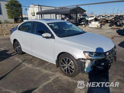 Czwarte zdjęcie samochodu z boku: 2017 VOLKSWAGEN JETTA SE VIN:3VWDB7AJ7HM355183 - miniatura