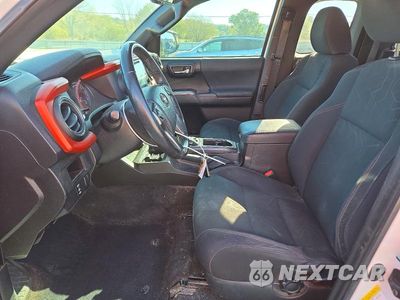 Zdjęcie 7 z 12 samochodu: 2016 TOYOTA TACOMA TRD SPORT VIN:5TFRZ5CN3GX001971 - miniatura