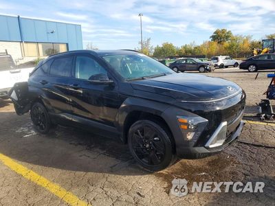 Czwarte zdjęcie samochodu z boku: 2026 HYUNDAI KONA SEL SPORT VIN:KM8HFCAB8TU353596 - miniatura