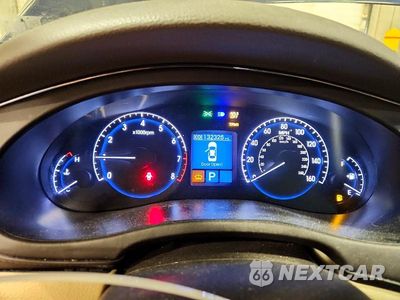 Zdjęcie 9 z 12 samochodu: 2009 HYUNDAI GENESIS 4.6L VIN:KMHGC46F59U064867 - miniatura