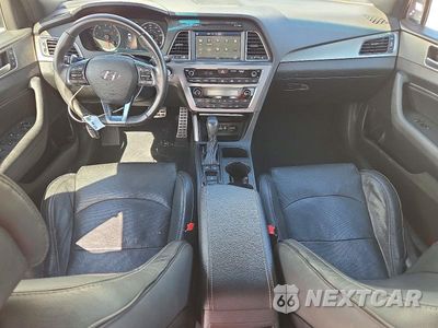 Zdjęcie 8 z 13 samochodu: 2017 HYUNDAI SONATA LIMITED 2.0T VIN:5NPE34AB4HH517904 - miniatura
