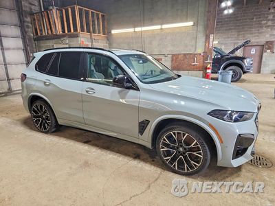 Czwarte zdjęcie samochodu z boku: 2026 BMW X5 M COMPETITION VIN:5YM13ET01T9271337 - miniatura