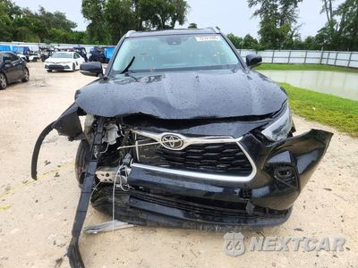 Piąte zdjęcie samochodu w środku: 2022 TOYOTA HIGHLANDER XLE VIN:5TDGZRAH6NS140815 - miniatura