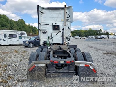 Zdjęcie 6 z 14 samochodu: 2019 VOLVO VNL SEMI TRUCK VIN:4V4NC9EHXKN196233 - miniatura
