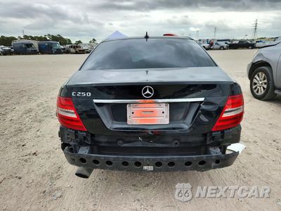 Zdjęcie 6 z 13 samochodu: 2014 MERCEDES-BENZ C 250 VIN:WDDGF4HB1EG249583 - miniatura