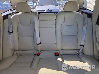 Zdjęcie 10 z 13 samochodu: 2019 VOLVO XC60 T5 VIN:LYV102RKXKB215248 - miniatura