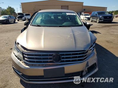 Piąte zdjęcie samochodu w środku: 2016 VOLKSWAGEN PASSAT S VIN:1VWAT7A33GC020195 - miniatura