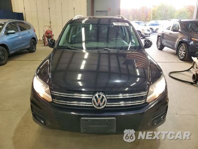 Piąte zdjęcie samochodu w środku: 2017 VOLKSWAGEN TIGUAN WOLFSBURG VIN:WVGSV7AX6HK006265 - miniatura