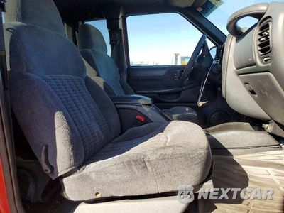 Zdjęcie 10 z 12 samochodu: 2000 CHEVROLET S TRUCK S10 VIN:1GCDT19W6Y8106701 - miniatura