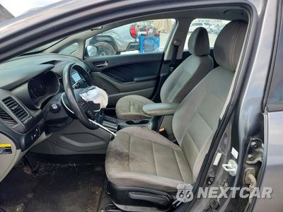 Zdjęcie 7 z 12 samochodu: 2016 KIA FORTE LX VIN:KNAFX4A62G5561908 - miniatura
