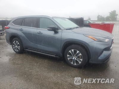 Czwarte zdjęcie samochodu z boku: 2022 TOYOTA HIGHLANDER XLE VIN:5TDGZRAH4NS539819 - miniatura