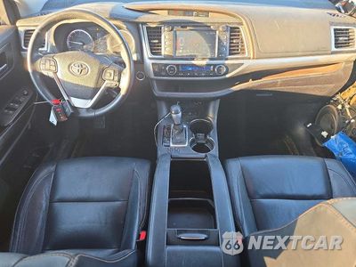 Zdjęcie 8 z 14 samochodu: 2017 TOYOTA HIGHLANDER XLE VIN:5TDJZRFHXHS468421 - miniatura