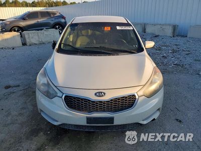 Piąte zdjęcie samochodu w środku: 2015 KIA FORTE LX VIN:KNAFK4A65F5379472 - miniatura
