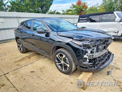 Czwarte zdjęcie samochodu z boku: 2024 CHEVROLET TRAX 1RS VIN:KL77LGE23RC033415 - miniatura