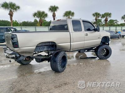 Trzecie zdjęcie samochodu z tyłu: 2001 CHEVROLET SILVERADO K2500 HEAVY DUTY VIN:1GCHK29171E335278 - miniatura