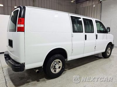 Trzecie zdjęcie samochodu z tyłu: 2022 CHEVROLET EXPRESS G2500 VIN:1GCWGAFP8N1217250 - miniatura