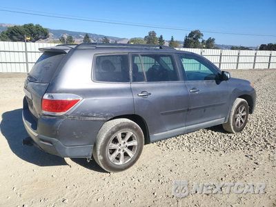 Trzecie zdjęcie samochodu z tyłu: 2013 TOYOTA HIGHLANDER PLUS VIN:5TDBK3EH3DS274458 - miniatura