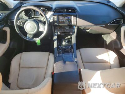 Zdjęcie 8 z 13 samochodu: 2018 JAGUAR F-PACE PREMIUM VIN:SADCJ2GX9JA283880 - miniatura