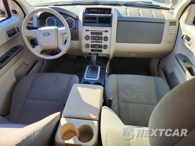 Zdjęcie 8 z 13 samochodu: 2010 FORD ESCAPE XLS VIN:1FMCU9C71AKD34442 - miniatura
