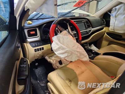 Zdjęcie 8 z 13 samochodu: 2019 TOYOTA HIGHLANDER XLE VIN:5TDKZRFH1KS333016 - miniatura