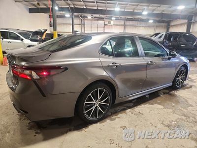 Trzecie zdjęcie samochodu z tyłu: 2024 TOYOTA CAMRY SE VIN:4T1G11AKXRU254026 - miniatura
